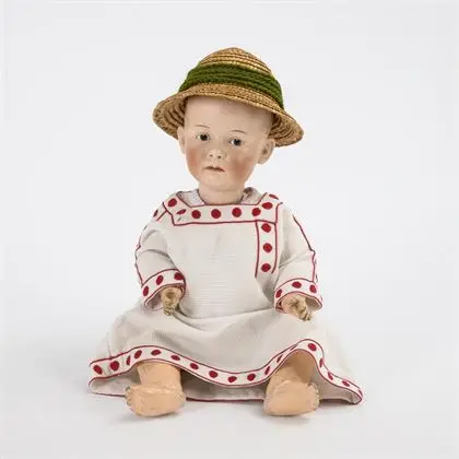 Garçon caractère à tête pleine avec chapeau de paille. Gebrüder Heubach