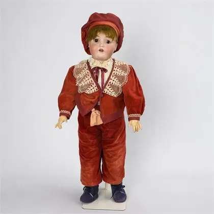 Grand garçon poupée en costume rouge. Kestner & Comp