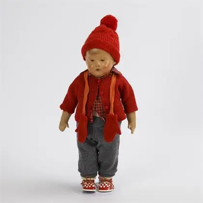 Garçon poupée avec bonnet rouge. Käthe Kruse