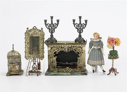 Fins accessoires de maison de poupée en étain, avec miroir et poupée à tête