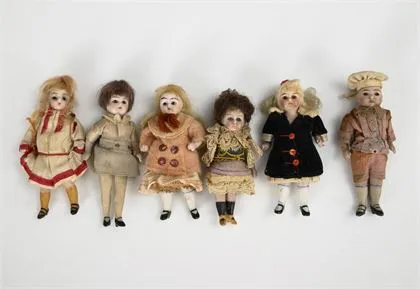6 Puppenstuben-Püppchen mit Glasaugen