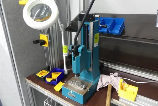 Assembly / testing device