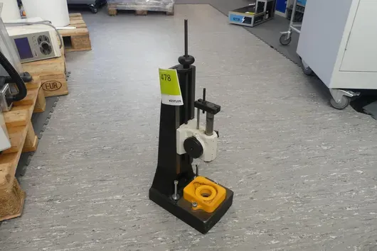 Hand lever press