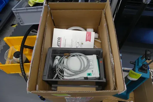 Manomètre différentiel ATEQ F620 avec accessoires, comme illustré