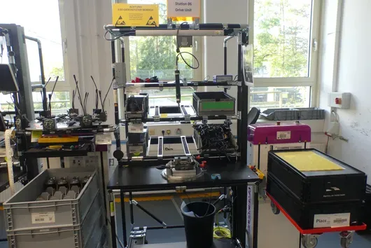 STATION 6 - Poste de montage avec technique, sans autre contenu
