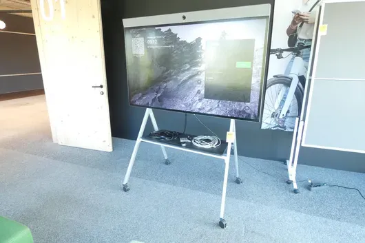 neat. Media terminal with display and display holder