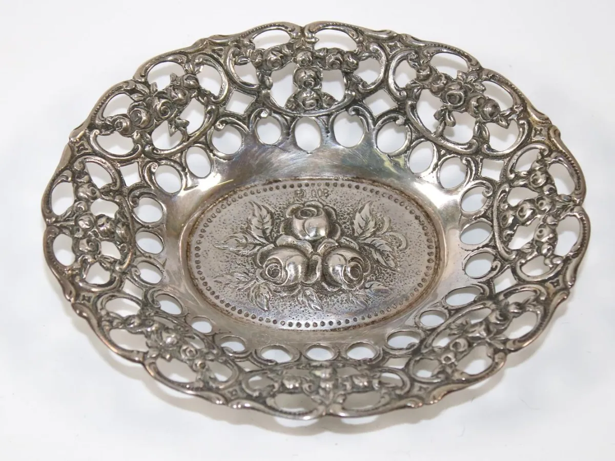 Decorative bowl in 800 silver with sawed rim and