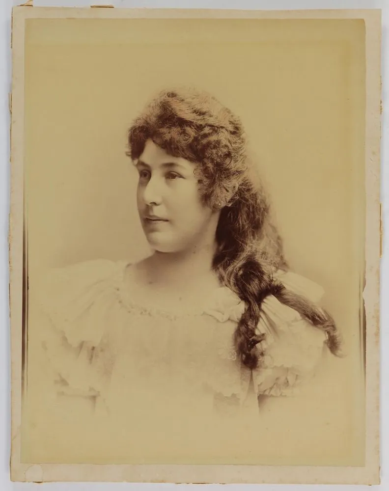 2 portraits – probablement la princesse Louise Mathilde de Thurn et Taxis, 1890-1912