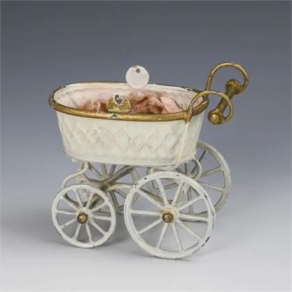 Kleiner Kinderwagen für die Puppenstube