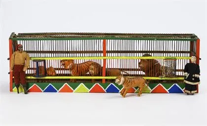 5 animaux Humpty Dumpty et 2 figures dans cage de fauves. Albert Schoenhut