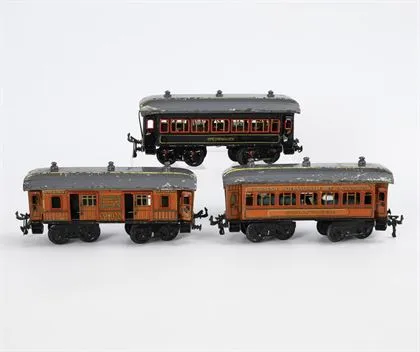 3 alte Eisenbahn-Waggons, Spur 0. Gebrüder Bing, Nürnberg