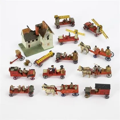 Brandend huis en 11 miniatuurvoertuigen. Erzgebirge