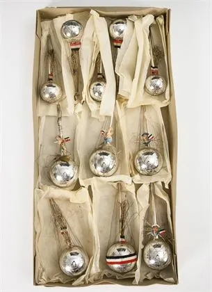 11 boules de Noël rares