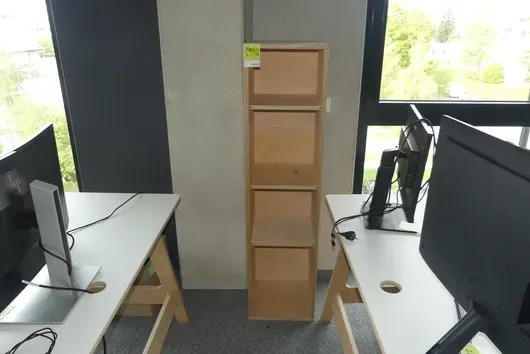 Přistavěný regál