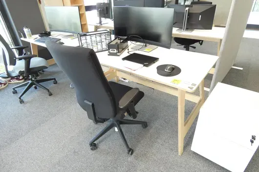 Bureau + bureaustoel en bureauladeblok