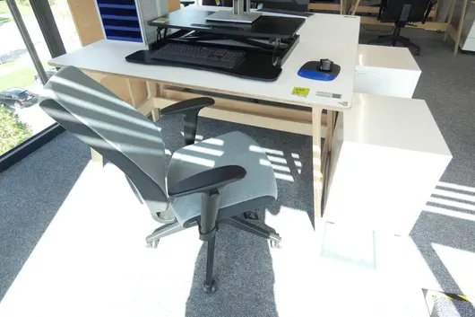 Bureau + bureaustoel en bureauladeblok