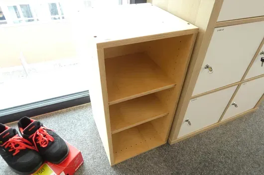 Přistavěná police