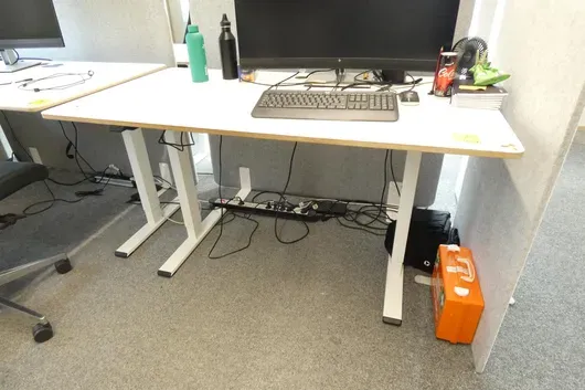 Bureau à hauteur réglable électrique