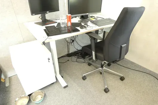 Bureau à hauteur réglable électrique