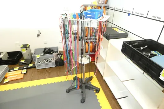 Cable holder, rollable with contents