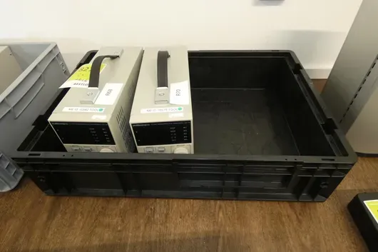 2x Digitales Netzteil, mit Kiste