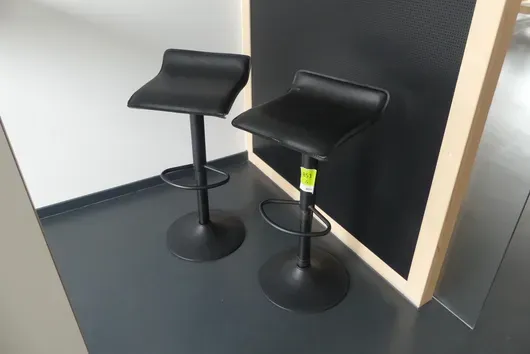 2x Barové stoličky