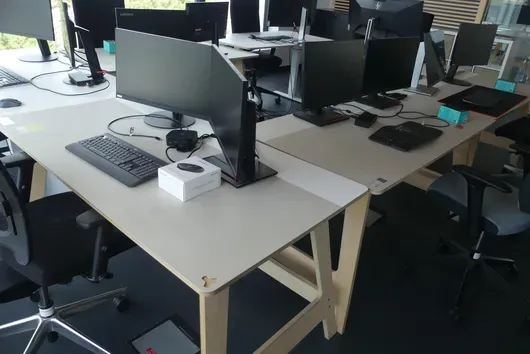 3x psací stůl, bez obsahu