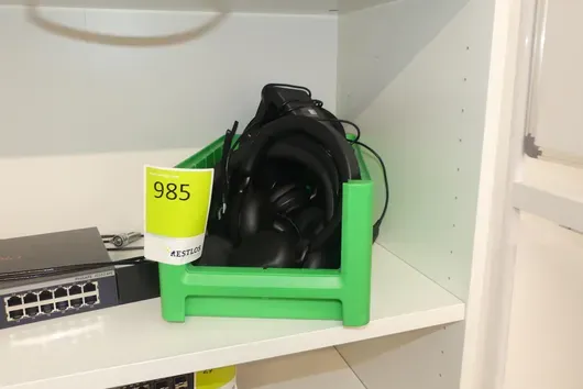 Lot of headsets, with storage box