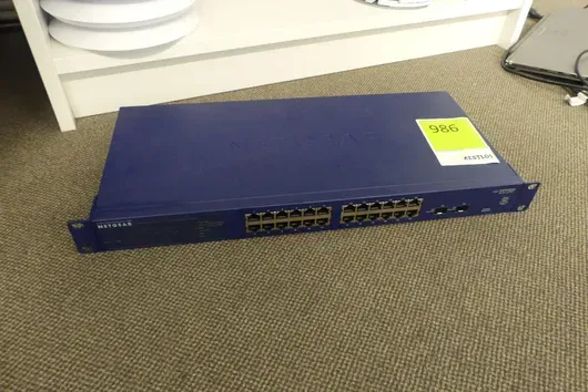 NETGEAR GS724T