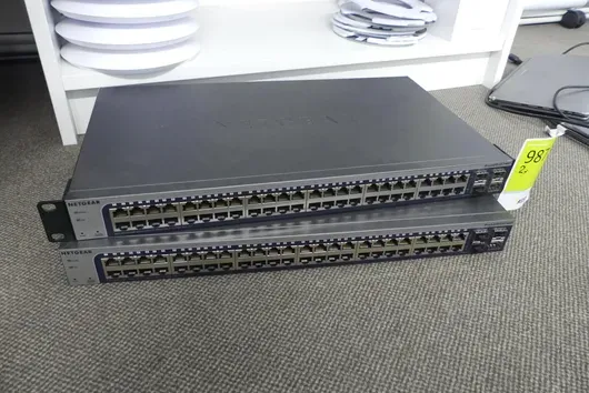 2x NETGEAR ProSafe GS748T