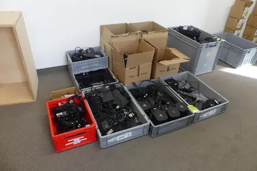 Konvolut Dockingsstations/Zubehör/Kabel