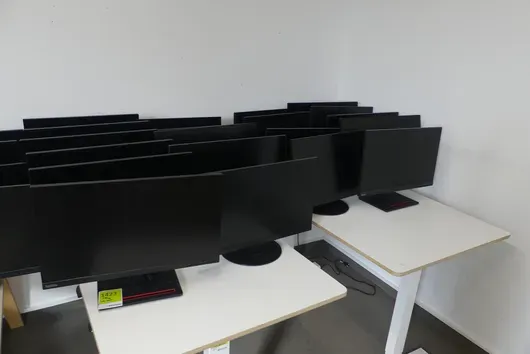 20x LENOVO monitors, without cables