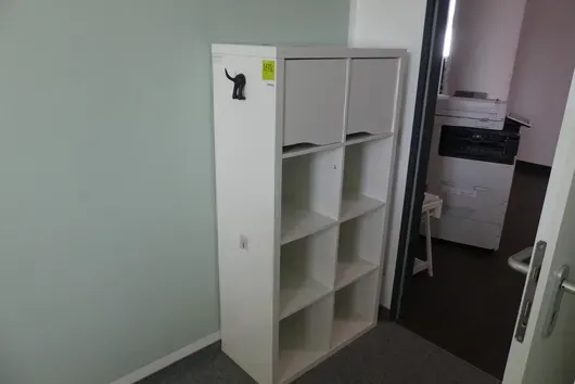 Étagère d'appoint avec inserts