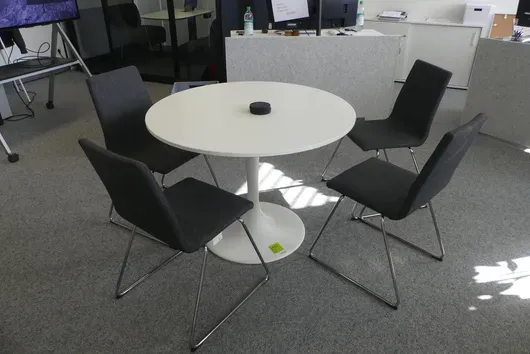 Table visiteur avec 4x chaise visiteur