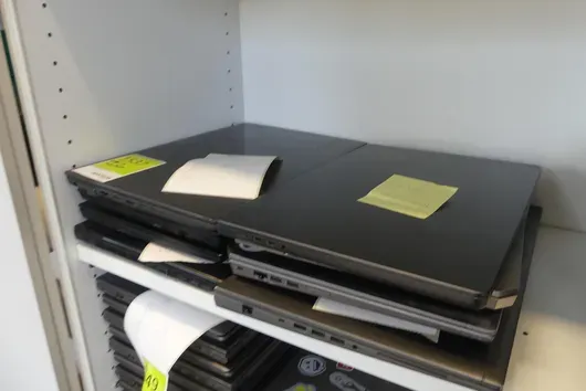 8x Notebook, různé modely, bez příslušenství