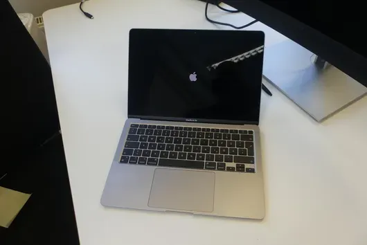APPLE M1 MacBookAir, sans accessoires