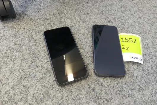 2x 9x6 Pro smartphone, without accessories