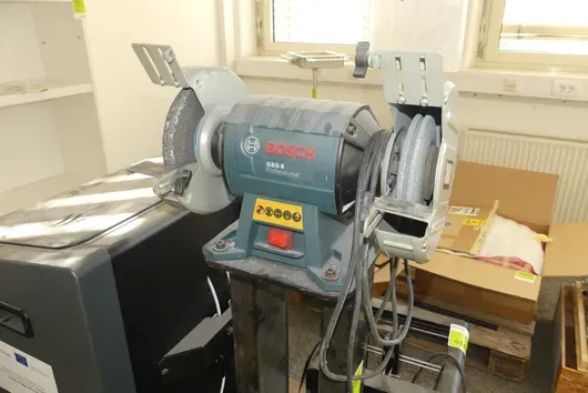 BOSCH GBG 8 Professional double bench grinder with stand