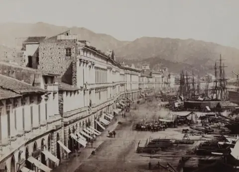 Italie. – Album avec 54 photographies montées sur carton