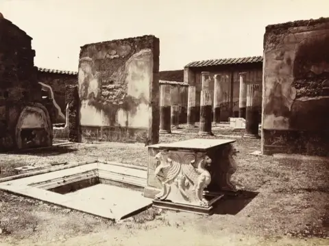 Pompeii. – 43 Photographien des 19