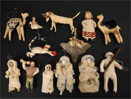 Lot de 12 figures en ouate et 1 cigogne en celluloïd