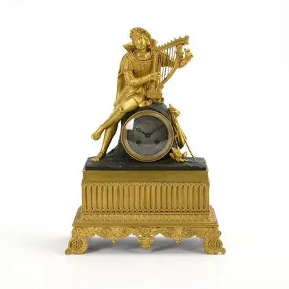 Pendule historiciste avec figure de chanteur.. Honoré Pons, Paris