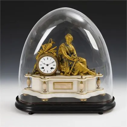 Pendule de cheminée avec figurine Uranie.. Le mouvement peut-être B & H Paris(?)