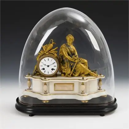 Pendule de cheminée avec figurine Uranie.. Le mouvement peut-être B & H Paris(?)