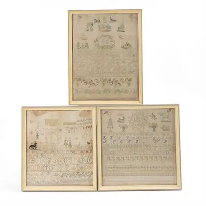 Tři zarámované sampler látky
