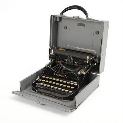 Vzácný cestovní psací stroj "CORONA" model 3 1922