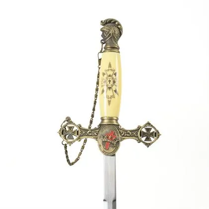 Épée maçonnique avec croix rouge