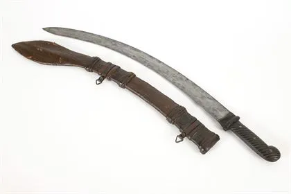 Sabre africain avec fourreau en cuir
