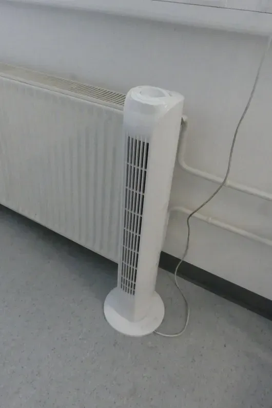 2x Věžový ventilátor