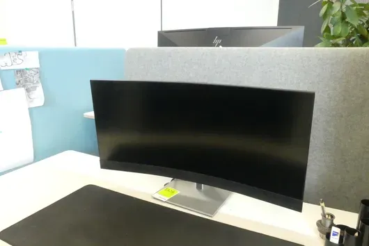 Moniteur incurvé HP